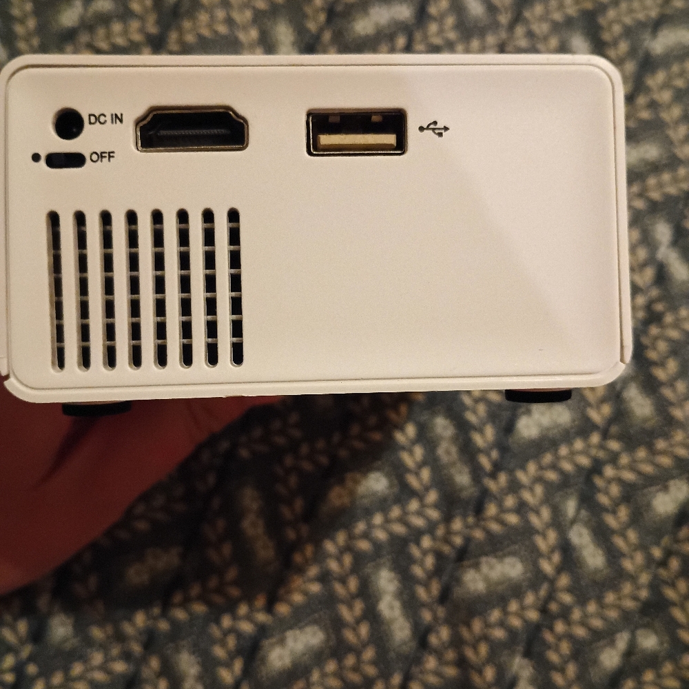 White LED Projector - Picture 6 of 8